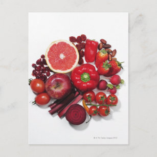 Carte Postale Une sélection de fruits et légumes rouges.