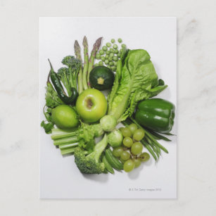 Carte Postale Une sélection de fruits et légumes verts.