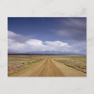 Carte Postale USA, Utah, Dirt road crossing landscape