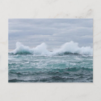 Carte Postale Vagues brisant l'île de Staffa