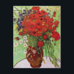 Carte postale Van Gogh Red Poppies and Daisy<br><div class="desc">Carte postale Van Gogh Red Poppies et Daises. Peinture à l'huile sur toile de 1890. Un tableau de fleurs coloré de Van Gogh, bien qu’il ne soit pas aussi célèbre que son célèbre vase de tournesols, cette oeuvre représente une autre entrée charmante dans le vaste catalogue de natures mortes florales...</div>