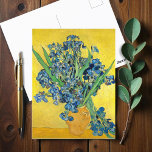 Carte Postale Vase avec Irises, Vincent Van Gogh<br><div class="desc">Still Life : Vase with Irises Against a Yellow Arrière - plan se distingue comme l'une des peintures de vie morte florale les plus connues de Vincent van Gogh. La seule période où Van Gogh produisit très peu de natures mortes fut son séjour à Saint-Rémy. C'est peut-être parce que le...</div>