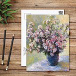 Carte Postale Vase de fleurs Claude Monet<br><div class="desc">Carte postale d'art avec le tableau de la nature morte,  Vase of Flowers (1881-1882) de Claude Monet (1840-1926). Un vase bleu sur une table avec des fleurs de mallow sauvages roses dans le style impressionniste.</div>