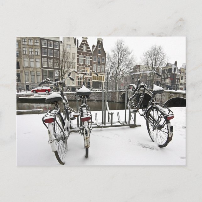 Carte Postale Vélos à Amsterdam neigeux dans Pays-Bas (Devant)