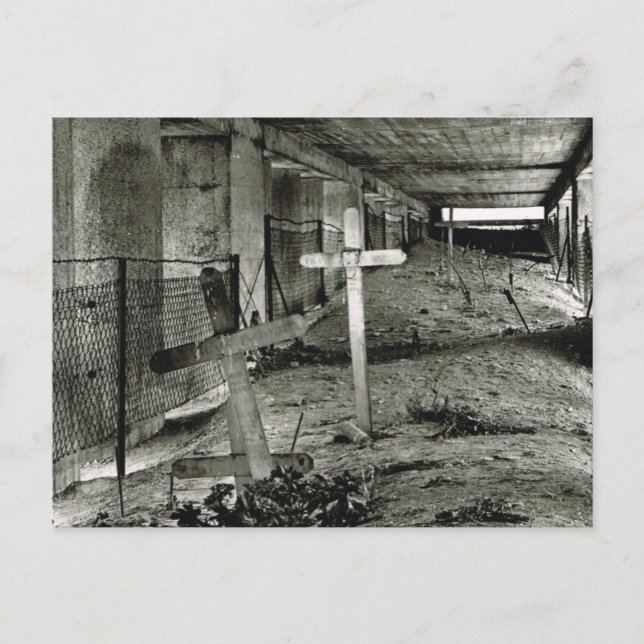 Carte Postale Verdun, monument Bayonet 1intérieur (Devant)