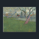 Carte Postale Vergers en fleurs Vue d'Arles par Van Gogh<br><div class="desc">Vergers à Blossom, Vue d'Arles par Vincent Van Gogh, huile sur toile 1889, est un tableau paysager de rangées d'arbres fruitiers en fleurs devant les bâtiments de la ville d'Arles dans le sud de la France. Avec des contours audacieux et expressionnistes, des zones contrastées de couleurs chaudes et cool, des...</div>