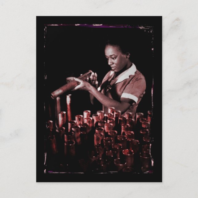 Carte Postale Vérification des munitions en usine (Devant)