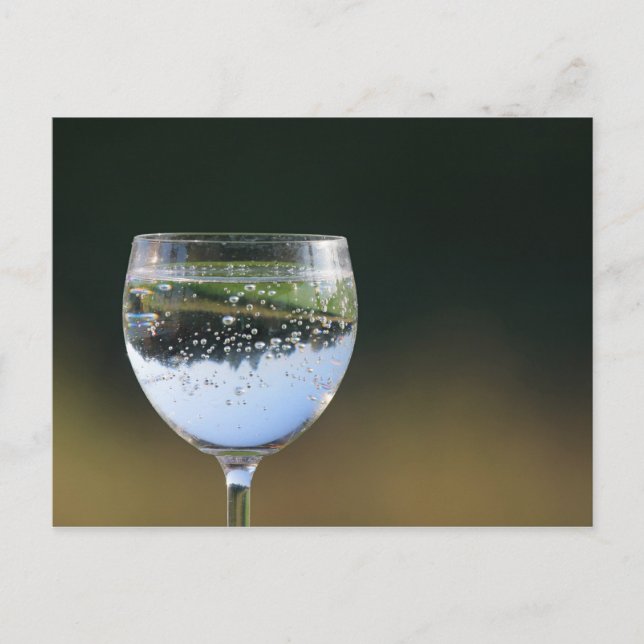 Carte Postale Verre avec boisson. (Devant)