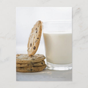 Carte Postale Verre de lait et biscuits, gros plan