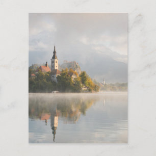 Carte postale verticale Foggy sunrise Lake Bled