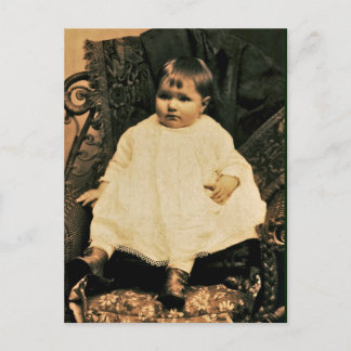 Carte Postale Victorian Baby in White Lace and Linen