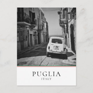 Carte Postale Vieille voiture dans une rue d'Italie en noir et b