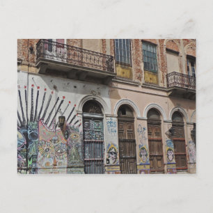 Carte Postale Vieux bâtiment avec balcons Graffiti et portes