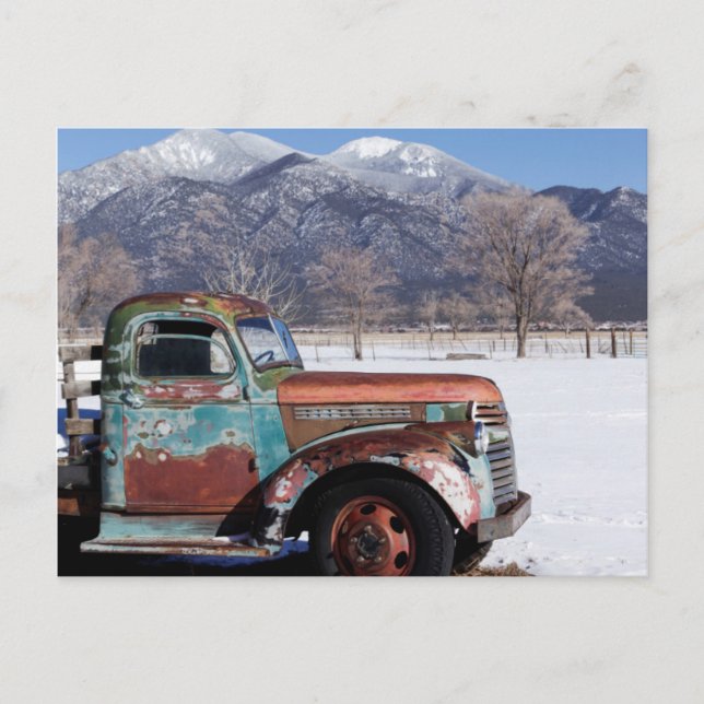 Carte Postale Vieux camion assis dans le champ (Devant)