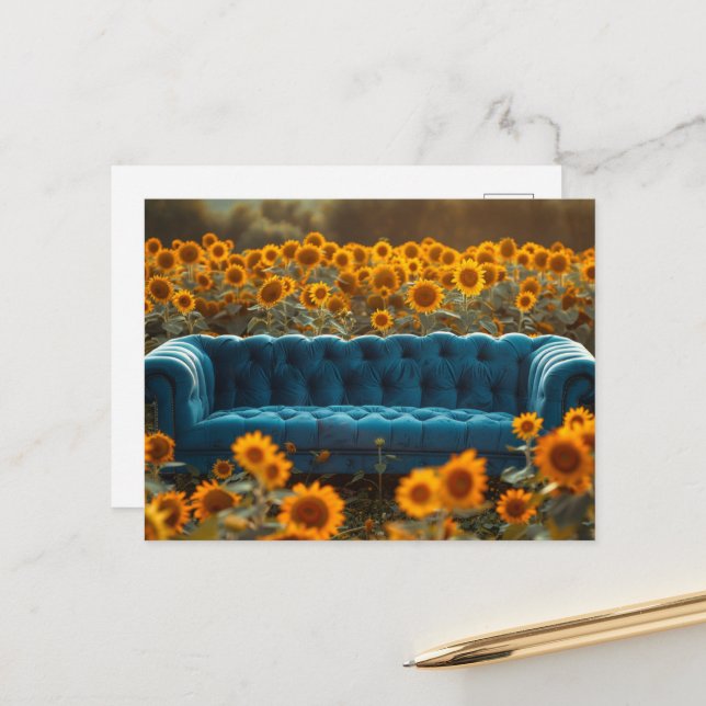 Carte Postale Vieux Canapé Bleu dans les Tournesols (Devant/Arrière en situation)