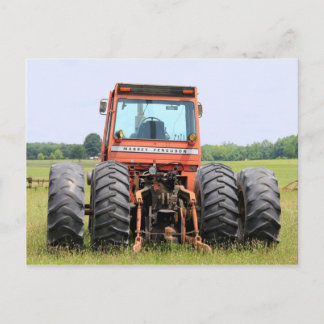 Carte Postale Vieux Tracteur Modèle De Cabine Massey Dans Un Cha