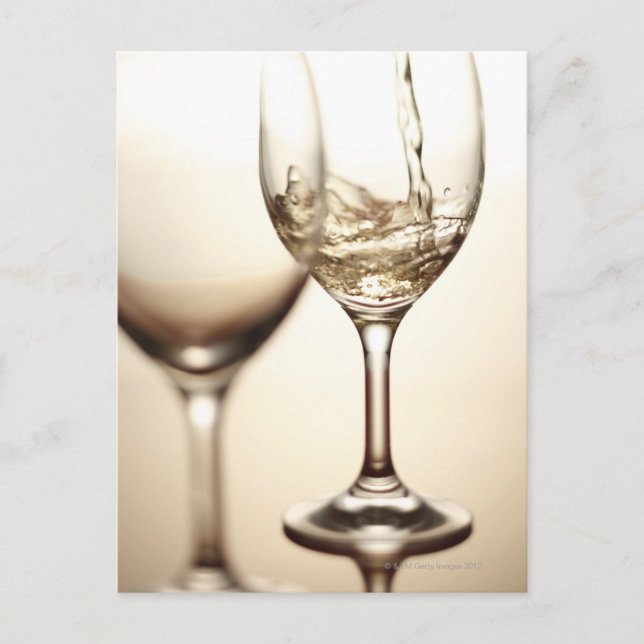 Carte Postale Vin Blanc Poulé Dans Du Verre (Devant)
