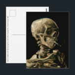 Carte Postale Vincent van Gogh - Crâne avec cigarette allumée<br><div class="desc">Tête de squelette avec une cigarette allumée / Crâne avec cigarette allumée / Crane de squelette fumant une cigarette - Vincent van Gogh,  1885</div>