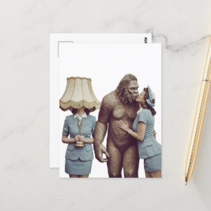 Carte Postale Vintage Lady Kissing Sasquatch
