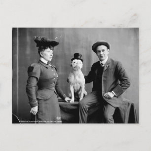 Carte Postale Vintage noir et blanc photo Chien portant Casquett