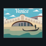Carte Postale Vintage Venise et la gondole vénitienne Silhouette<br><div class="desc">Carte Postale Vintage classique Venise & Venetian Gondola Silhouette. Cette impression présente une vue illustrée de Venise. De l'eau, on peut voir une silhouette d'une gondole vénitienne flottant devant un pont au loin. Vous pouvez voir les sommets de certains bâtiments. Il semble que ce soit une journée ensoleillée avec des...</div>