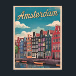 Carte Postale Vintage voyage Amsterdam Pays-Bas Retro Pittoresqu<br><div class="desc">Laissez-vous tenter par les charmants canaux et les paysages animés d'Amsterdam avec ce design enchanteur d'inspiration voyage. Insufflé de clins d'oeil nostalgiques et d'allure intemporelle,  ce design capte les quartiers emblématiques et colorés d'Amsterdam dans une esthétique rétro qui rappelle les affiches de voyage classiques d'antan.</div>
