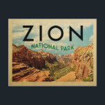 Carte Postale Vintage voyage du parc national de Zion<br><div class="desc">Le design du parc national de Sion dans le style Vintage voyage met en vedette les canyons rouges de Sion avec des nuages bouffants sur un ciel bleu.</div>
