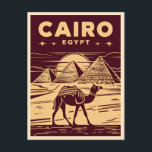 Carte Postale Vintage voyage Égypte ancienne Pyramide Retro Grap<br><div class="desc">Entrez dans l'allure mystique de l'Egypte avec ce design rétro captivant d'inspiration voyage avec les pyramides anciennes. Insufflé de nostalgie et de charme vintage,  ce design reflète la grandeur et la mystique de ces merveilles antiques dans une esthétique rétro qui rappelle les affiches de voyage classiques d'antan.</div>