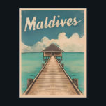 Carte Postale Vintage voyage Maldives île Rétro Pittoresque<br><div class="desc">Plongez dans le paradis des Maldives avec ce design rétro enchanteur et inspiré par les voyages. Niché dans une ambiance nostalgique et un charme vintage,  ce design reflète l'esprit de la beauté naturelle des Maldives dans une esthétique rétro qui rappelle les affiches de voyage classiques d'antan.</div>