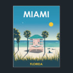 Carte Postale Vintage voyage Miami Beach Floride<br><div class="desc">Illustration de l'affiche de voyage Retro Miami Florida qui donne sur une station de sauveteur sur Miami Beach bordée de palmiers,  ensoleillée et sablonneuse. Ce design vintage vous rappellera des affiches de voyage classiques d'une époque révolue.</div>