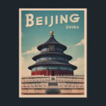 Carte Postale Vintage voyage Pékin Chine rétro Pittoresque<br><div class="desc">Découvrez le riche patrimoine et l'énergie vibrante de Pékin avec ce design rétro captivant inspiré des voyages. Abondant de nostalgie et de charme vintage,  ce design capture le Temple du Ciel historique de Pékin dans une esthétique rétro qui rappelle les affiches de voyage classiques d'autrefois.</div>