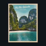 Carte Postale Vintage voyage Phi Phi Îles Thaïlande Rétro<br><div class="desc">Découvrez la beauté enchanteresse des îles Phi Phi en Thaïlande avec ce design unique et rétro inspiré des voyages. Niché dans une ambiance nostalgique et au charme vintage, cet article capture les eaux turquoise emblématiques, les hautes falaises calcaires et les plages de sable blanc immaculées des îles Phi Phi dans...</div>