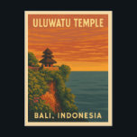 Carte Postale Vintage voyage rétro Uluwatu Temple Bali Balnéaire<br><div class="desc">Découvrez la magie de Bali avec cette carte postale d'inspiration voyage avec l'emblématique temple Uluwatu. Avec ses tons rétro classiques et son style audacieux et vintage,  cette pièce est parfaite pour les promeneurs,  les amateurs de plage et les rêveurs de Bali.</div>