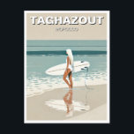 Carte Postale Vintage voyage surf à Taghazout Surfer Girl<br><div class="desc">Le surf est un sport aquatique qui fait sensation et qui consiste à surfer sur des vagues de l'océan. Il faut une combinaison d'équilibre, d'agilité et de timing pour attraper et chevaucher les vagues de rupture. Les surfeurs s'installent à l'endroit où les vagues se brisent, puis se positionnent pour attraper...</div>