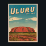 Carte Postale Vintage voyage Uluru Australie Rétro Pittoresque<br><div class="desc">Découvrez les merveilles antiques d'Uluru,  en Australie,  avec ce design captivant d'inspiration voyage vintage. Abondant de nostalgie et d'allure intemporelle,  ce design capture le monolithe emblématique dans une esthétique rétro qui rappelle les affiches de voyage classiques d'antan.</div>