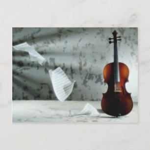 Carte Postale Violon avec feuilles de musique flottant