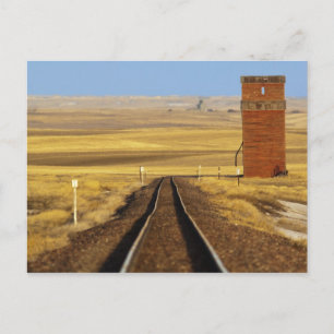 Carte Postale Voies ferrées menant à un vieux grenier à Collins