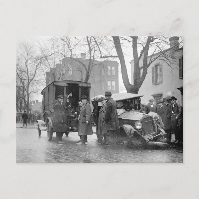 Carte Postale Voiture accidentée d'un bootlegger, 1922 (Devant)