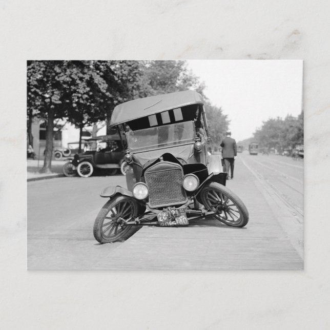Carte Postale Voiture ancienne accidentée, 1922 (Devant)