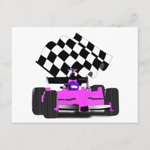 Carte Postale Voiture de course rose avec drapeau À damiers