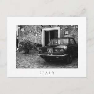 Carte Postale Voiture FIAT vintage en Italie en monochrome