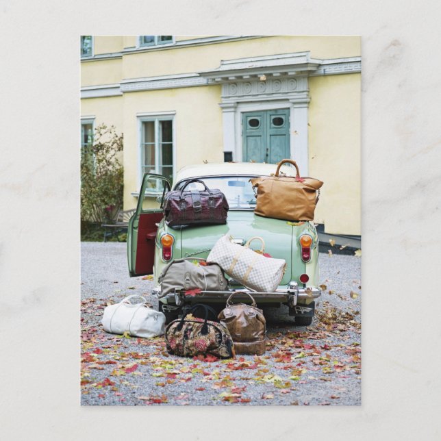 Carte Postale Voiture vintage avec beaucoup de bagages (Devant)