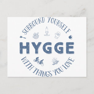 Carte Postale Vous entourer avec Hygge (texte bleu foncé)