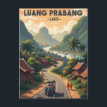 Carte Postale Voyage à Luang Prabang au Laos<br><div class="desc">Luang Prabang, située dans le nord du Laos, au confluent des rivières Mekong et Nam Khan, est une ville renommée pour sa beauté sereine, sa riche histoire et son architecture bien préservée. Site du patrimoine mondial de l'UNESCO, elle mélange des maisons traditionnelles en bois lao avec des bâtiments coloniaux français...</div>