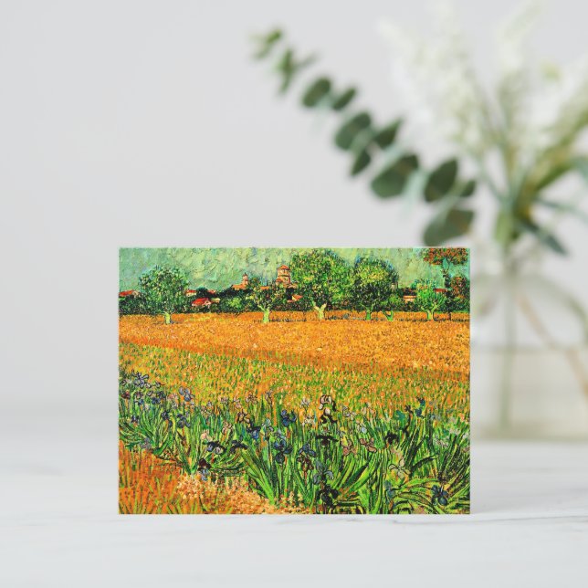Carte Postale Vue d'Arles avec Iris au premier plan, (Debout devant)