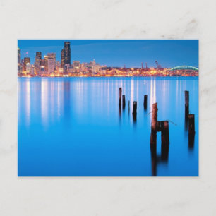 Carte Postale Vue de l'heure bleue sur le centre-ville de Seattl