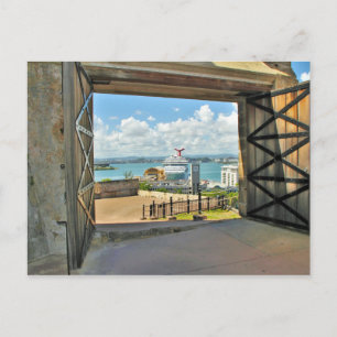 Carte Postale Vue des portes ouvertes pour le port avec bateau d