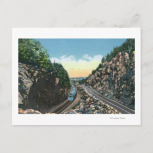 Carte Postale Vue d'un train le long de l'autoroute