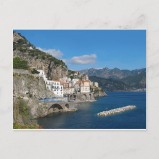 Carte Postale Vue éloignée d'Atrani sur la côte d'Amalfi