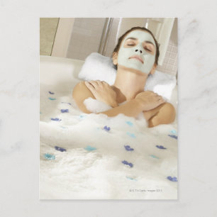 Carte Postale Vue en grand angle d'une jeune femme portant un